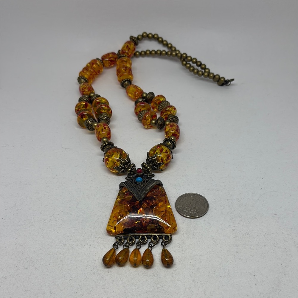 Incredible statement necklace with faux amber beads - Picture 10 of 15